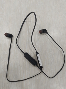 Bluetooth гарнітура JBL TUNE 125BT