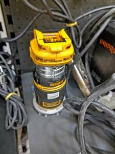 Фрезер акумуляторний DeWALT DCW600