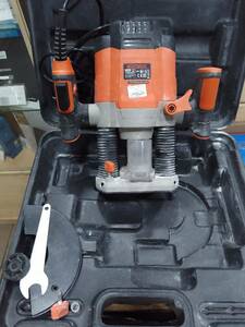 Фрезер Black+Decker KW1200E
